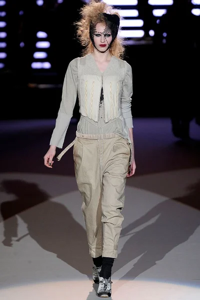 Look 32